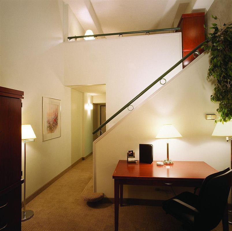 Holiday Inn Hotel & Suites London By Ihg Zewnętrze zdjęcie