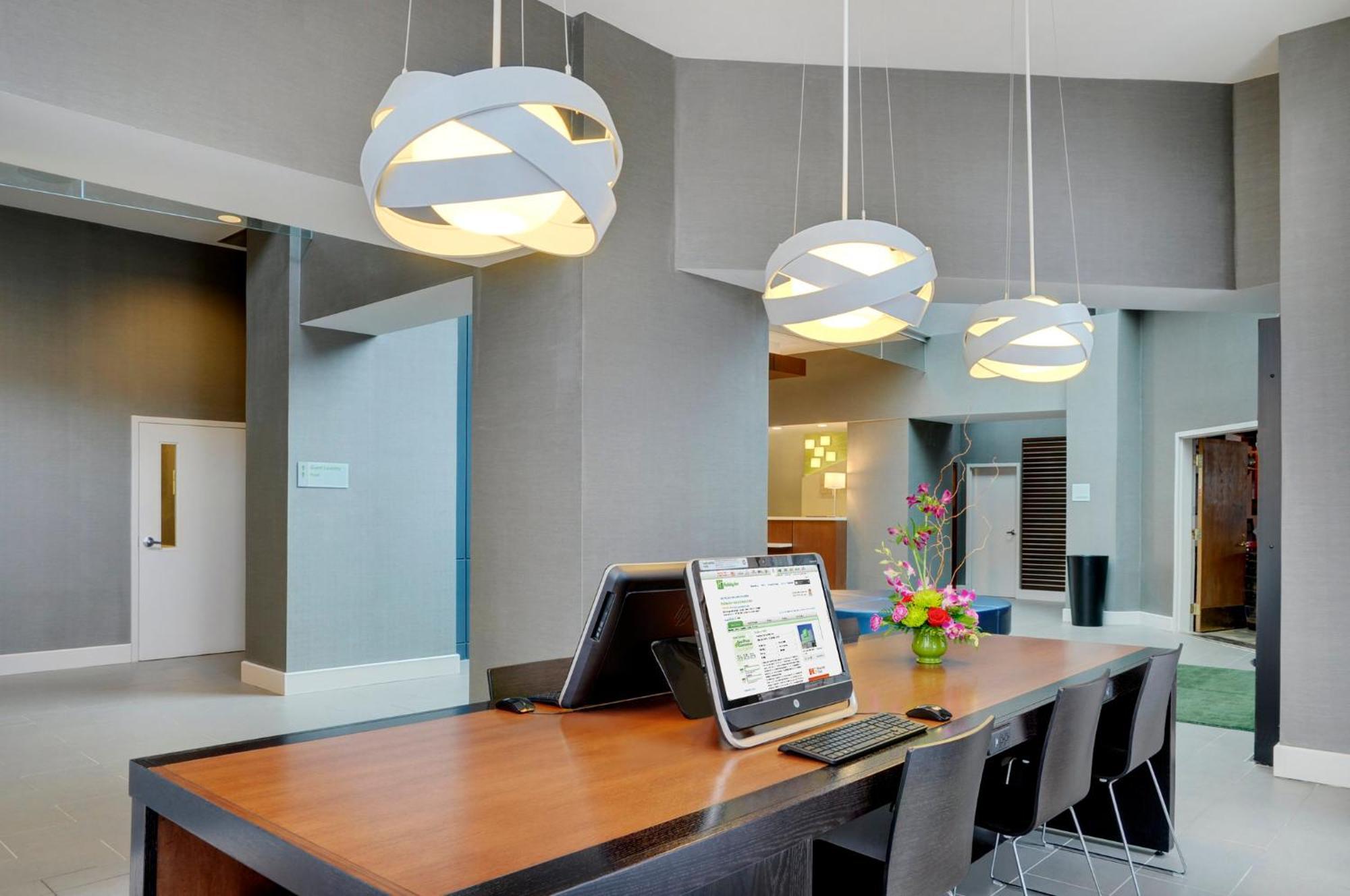Holiday Inn Hotel & Suites London By Ihg Zewnętrze zdjęcie