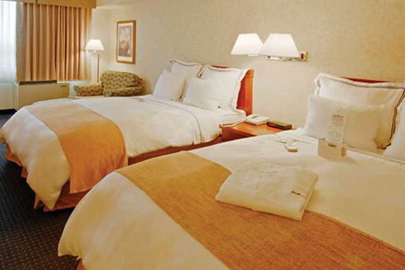 Holiday Inn Hotel & Suites London By Ihg Zewnętrze zdjęcie