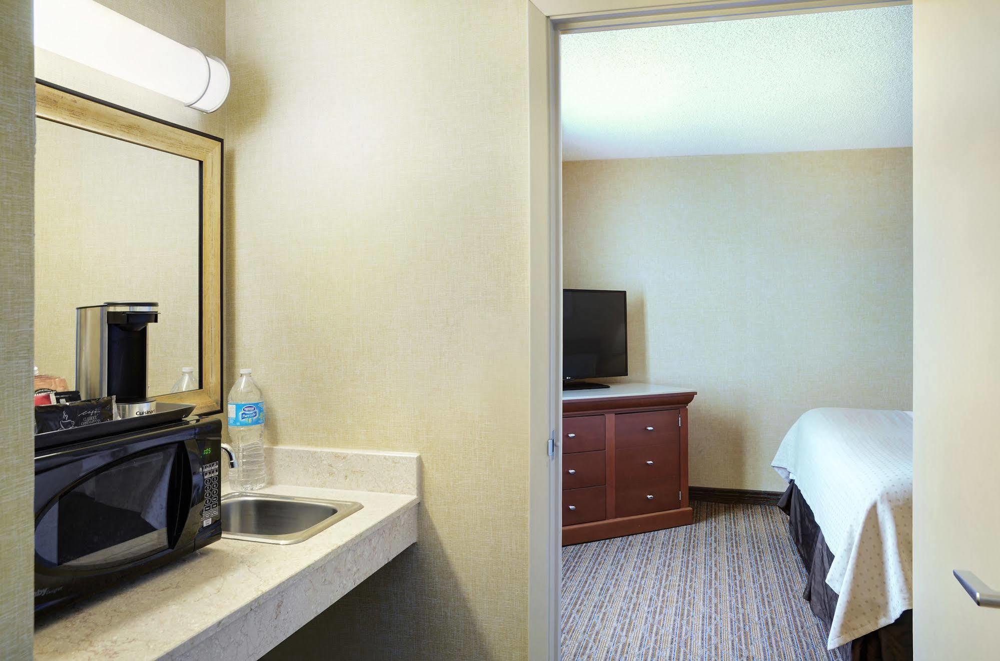 Holiday Inn Hotel & Suites London By Ihg Zewnętrze zdjęcie