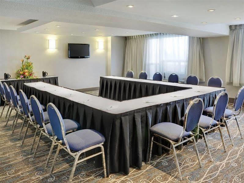 Holiday Inn Hotel & Suites London By Ihg Zewnętrze zdjęcie